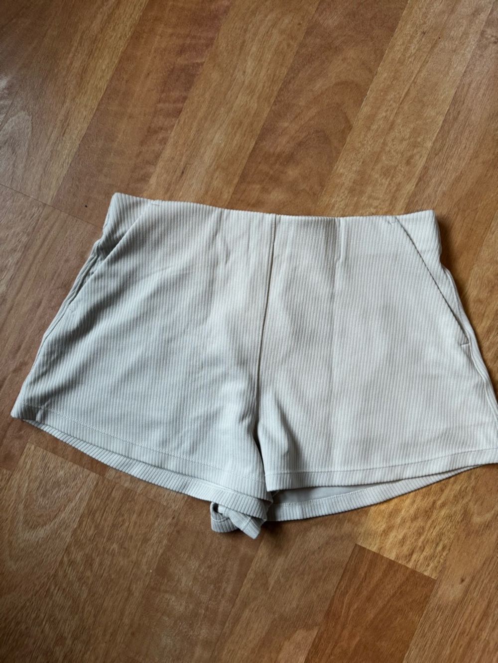 Lululemon Ribbed Softstreme High-Rise Short 2" size 10